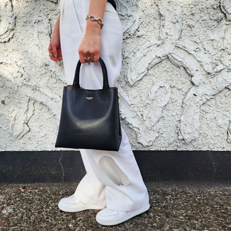 ブラックレザートートバッグ ストラップ付き SYDNEY / V-1572 | VIOLAd'ORO OFFICIAL STORE